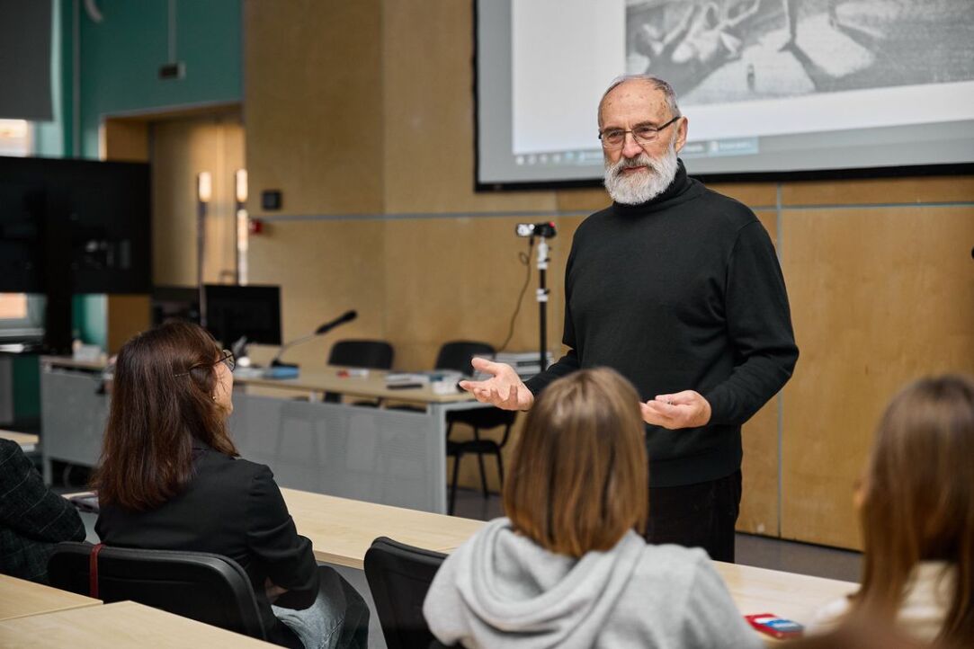 «Только историк может установить истинную ценность известных письменных памятников» Иллюстрация к новости: «Только историк может установить истинную ценность известных письменных памятников»